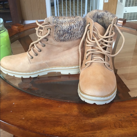 Boots - Picture 3 of 4